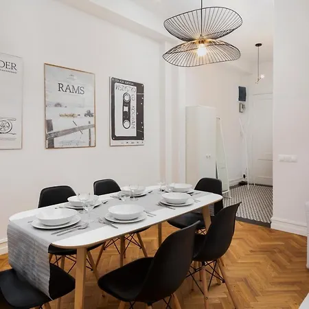 Hoza 35 By Homeprime ワルシャワ